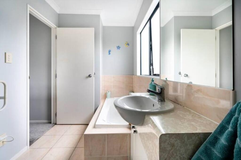 Double Room With Shared Bathroom Auckland Exterior photo